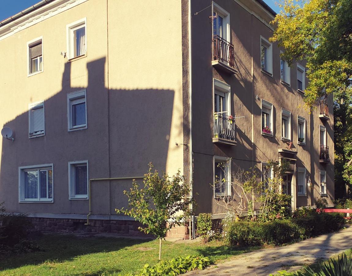 7Domb Apartman Komló Esterno foto